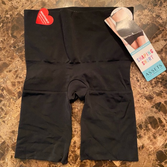 NWT MUST HAVE SHAPING SHORTS - Picture 1 of 2